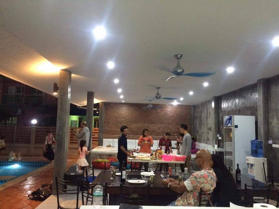 ศาลาบันเทิงริมสระ